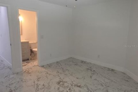 Touwnhouse à louer à Tampa, Floride: 2 chambres, 101.64 m2 № 2383508 - photo 29