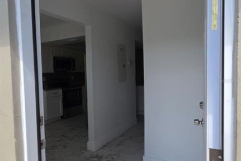 Touwnhouse à louer à Tampa, Floride: 2 chambres, 101.64 m2 № 2383508 - photo 3