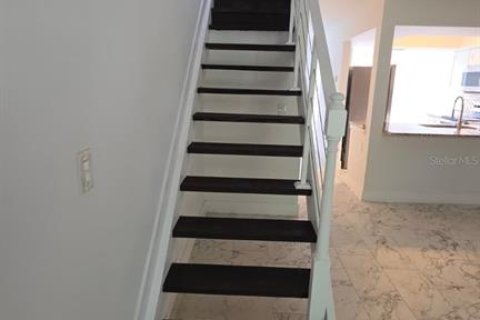 Touwnhouse à louer à Tampa, Floride: 2 chambres, 101.64 m2 № 2383508 - photo 21
