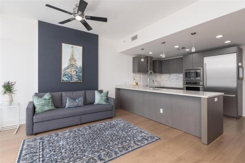 Condo in Saint Petersburg, Florida, 1 bedroom  № 2128239 - photo 8
