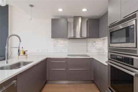 Condo in Saint Petersburg, Florida, 1 bedroom  № 2128239 - photo 12