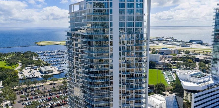 Condo in Saint Petersburg, Florida, 1 bedroom  № 2128239