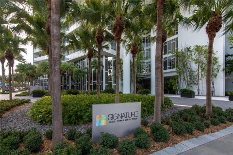 Condo in Saint Petersburg, Florida, 1 bedroom  № 2128239 - photo 2