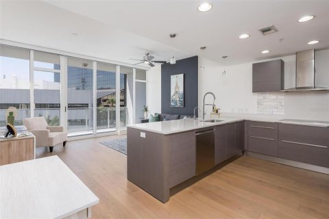 Condo in Saint Petersburg, Florida, 1 bedroom  № 2128239 - photo 10