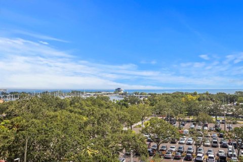 Condo in Saint Petersburg, Florida, 1 bedroom  № 2128239 - photo 26