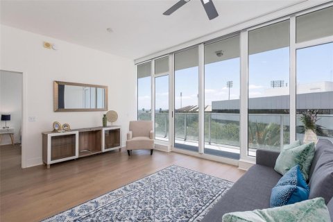 Condo in Saint Petersburg, Florida, 1 bedroom  № 2128239 - photo 7