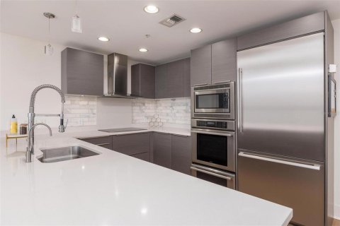 Condo in Saint Petersburg, Florida, 1 bedroom  № 2128239 - photo 11