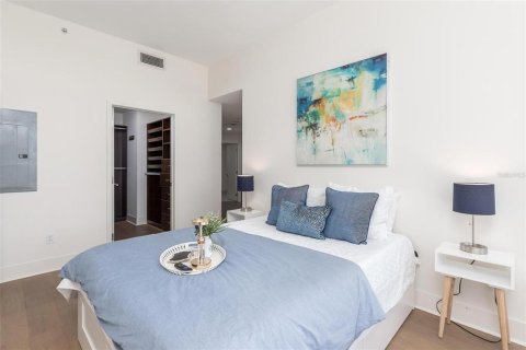 Condo in Saint Petersburg, Florida, 1 bedroom  № 2128239 - photo 16