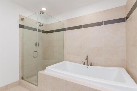 Condo in Saint Petersburg, Florida, 1 bedroom  № 2128239 - photo 19