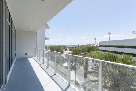 Condo in Saint Petersburg, Florida, 1 bedroom  № 2128239 - photo 3