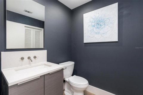 Condo in Saint Petersburg, Florida, 1 bedroom  № 2128239 - photo 13