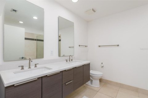 Condo in Saint Petersburg, Florida, 1 bedroom  № 2128239 - photo 18
