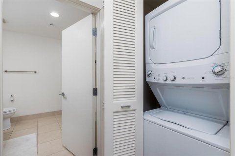 Condo in Saint Petersburg, Florida, 1 bedroom  № 2128239 - photo 20