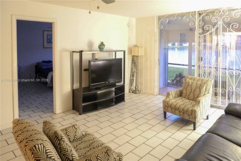 Condominio en venta en Pembroke Pines, Florida, 2 dormitorios, 108.7 m2 № 1871957 - foto 8
