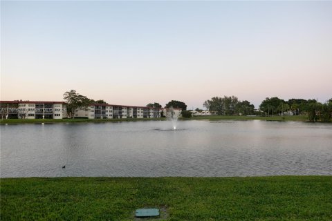 Condominio en venta en Pembroke Pines, Florida, 2 dormitorios, 108.7 m2 № 1871957 - foto 10