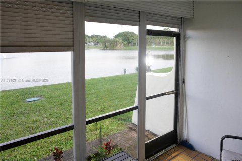 Condominio en venta en Pembroke Pines, Florida, 2 dormitorios, 108.7 m2 № 1871957 - foto 11