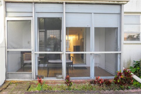 Condominio en venta en Pembroke Pines, Florida, 2 dormitorios, 108.7 m2 № 1871957 - foto 12