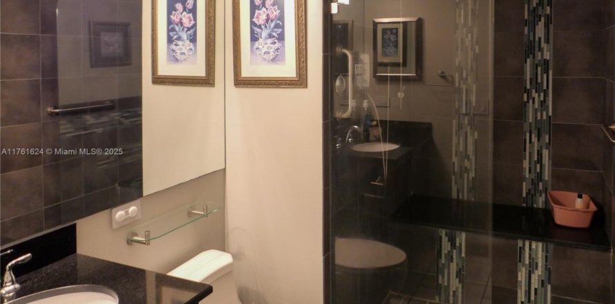 Condominio en Pembroke Pines, Florida, 2 dormitorios  № 1871957
