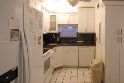 Condominio en venta en Pembroke Pines, Florida, 2 dormitorios, 108.7 m2 № 1871957 - foto 6