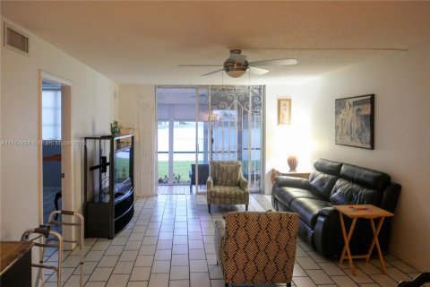 Condominio en venta en Pembroke Pines, Florida, 2 dormitorios, 108.7 m2 № 1871957 - foto 9
