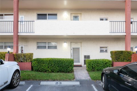 Condominio en venta en Pembroke Pines, Florida, 2 dormitorios, 108.7 m2 № 1871957 - foto 3