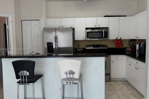 Townhouse in Doral, Florida 4 bedrooms, 205.5 sq.m. № 1974340 - photo 3