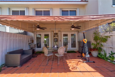 Townhouse in Miami, Florida 3 bedrooms, 133.78 sq.m. № 2011274 - photo 21