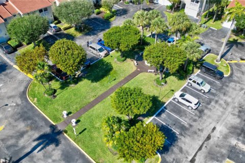 Townhouse in Miami, Florida 3 bedrooms, 133.78 sq.m. № 2011274 - photo 11