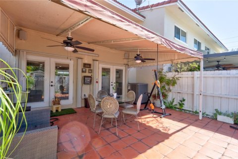 Townhouse in Miami, Florida 3 bedrooms, 133.78 sq.m. № 2011274 - photo 18