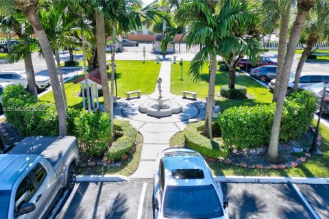 Townhouse in Miami, Florida 3 bedrooms, 133.78 sq.m. № 2011274 - photo 12