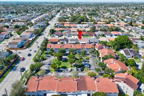 Townhouse in Miami, Florida 3 bedrooms, 133.78 sq.m. № 2011274 - photo 3