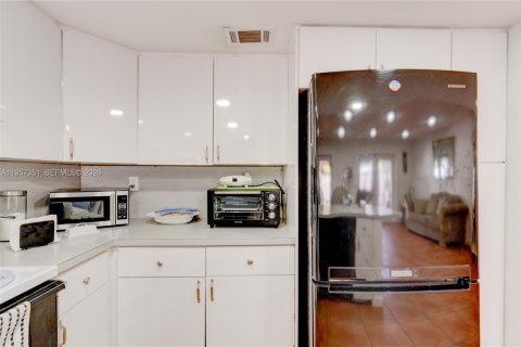 Townhouse in Miami, Florida 3 bedrooms, 133.78 sq.m. № 2011274 - photo 30