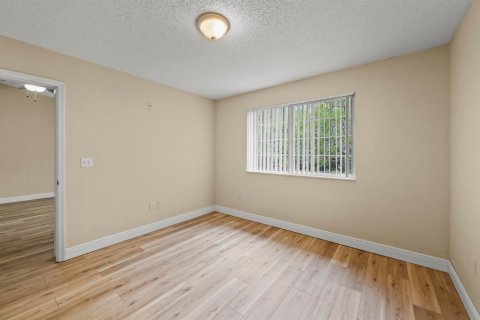 Condo in Royal Palm Beach, Florida, 2 bedrooms № 2188142 - photo 14