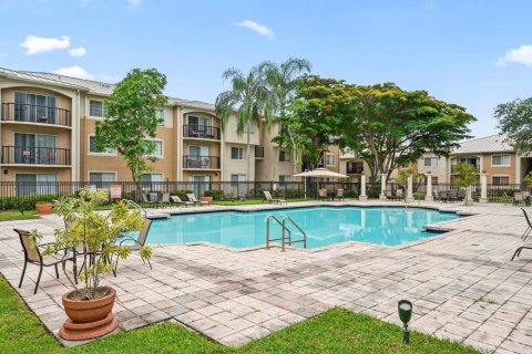 Condo in Royal Palm Beach, Florida, 2 bedrooms № 2188142 - photo 28