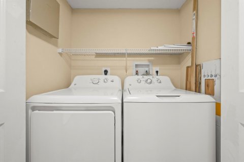 Condo in Royal Palm Beach, Florida, 2 bedrooms № 2188142 - photo 22