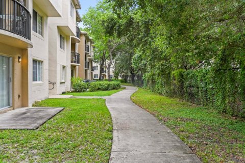 Condo in Royal Palm Beach, Florida, 2 bedrooms № 2188142 - photo 24