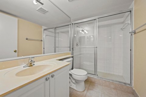 Condo in Royal Palm Beach, Florida, 2 bedrooms № 2188142 - photo 16