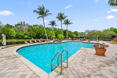 Condo in Royal Palm Beach, Florida, 2 bedrooms № 2188142 - photo 27