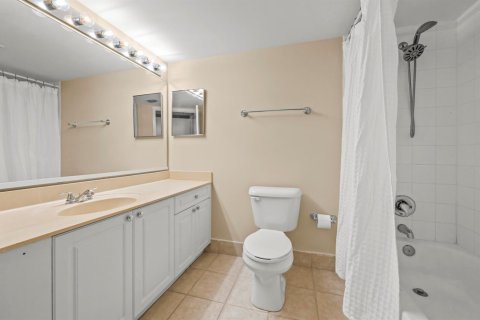 Condo in Royal Palm Beach, Florida, 2 bedrooms № 2188142 - photo 20