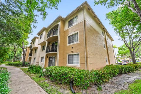 Condo in Royal Palm Beach, Florida, 2 bedrooms № 2188142 - photo 25