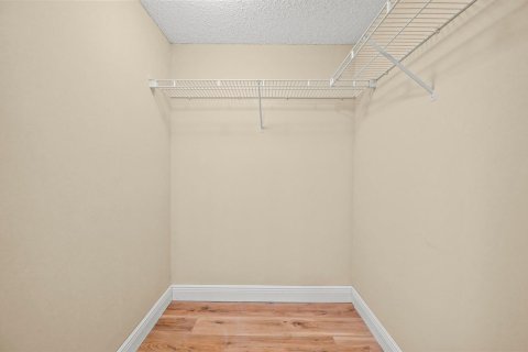 Condo in Royal Palm Beach, Florida, 2 bedrooms № 2188142 - photo 21