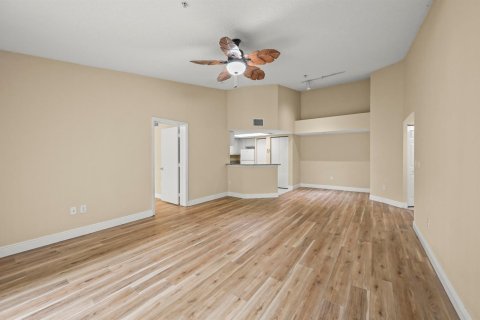 Condo in Royal Palm Beach, Florida, 2 bedrooms № 2188142 - photo 7