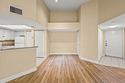 Condo in Royal Palm Beach, Florida, 2 bedrooms № 2188142 - photo 3