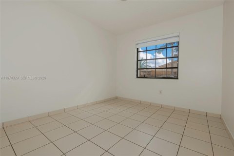 House in Miami, Florida 3 bedrooms, 138.24 sq.m. № 2042458 - photo 24