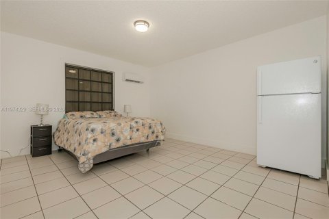 House in Miami, Florida 3 bedrooms, 138.24 sq.m. № 2042458 - photo 26