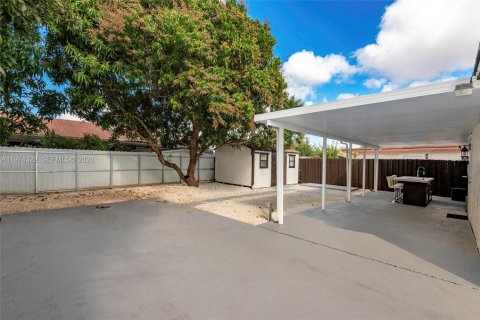 House in Miami, Florida 3 bedrooms, 138.24 sq.m. № 2042458 - photo 3