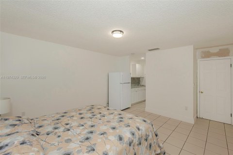 House in Miami, Florida 3 bedrooms, 138.24 sq.m. № 2042458 - photo 27