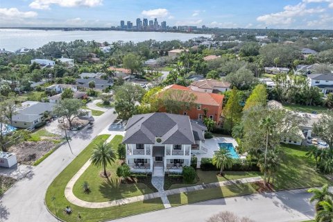 Villa ou maison à vendre à Saint Petersburg, Floride: 5 chambres, 444.72 m2 № 1508451 - photo 1