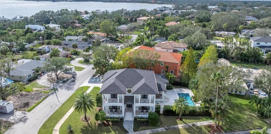 Villa ou maison à Saint Petersburg, Floride 5 chambres, 444.72 m2 № 1508451