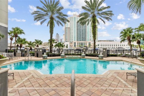 Copropriété à vendre à Tampa, Floride: 2 chambres, 110 m2 № 1902208 - photo 2